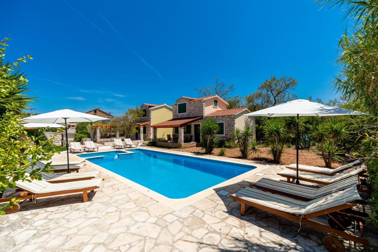 Komun Apartments Vela Luka Buitenkant foto