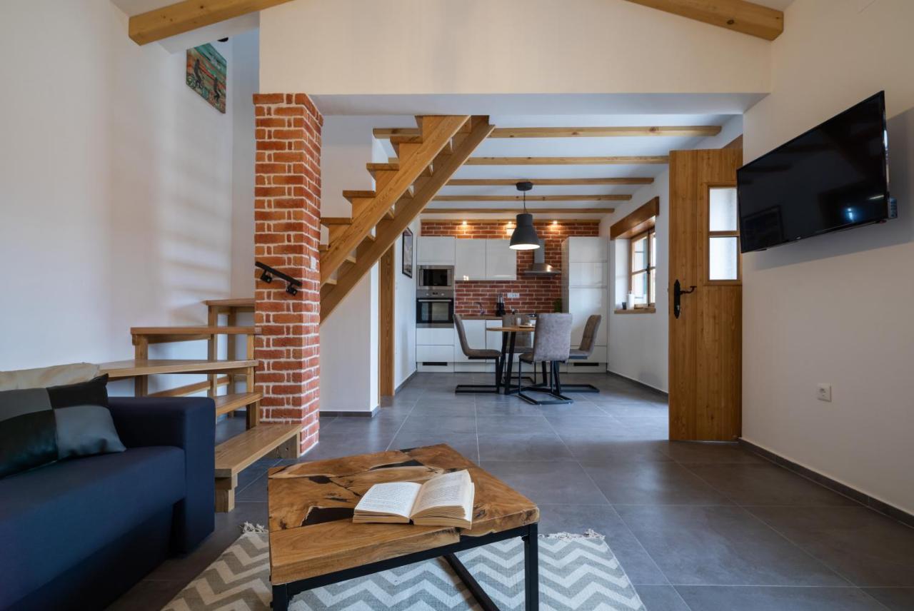 Komun Apartments Vela Luka Buitenkant foto