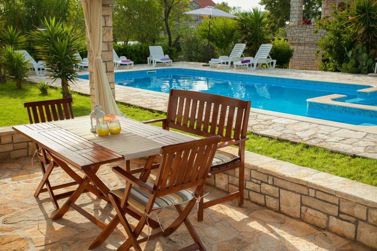 Komun Apartments Vela Luka Buitenkant foto
