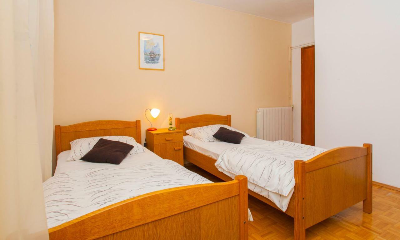Komun Apartments Vela Luka Buitenkant foto