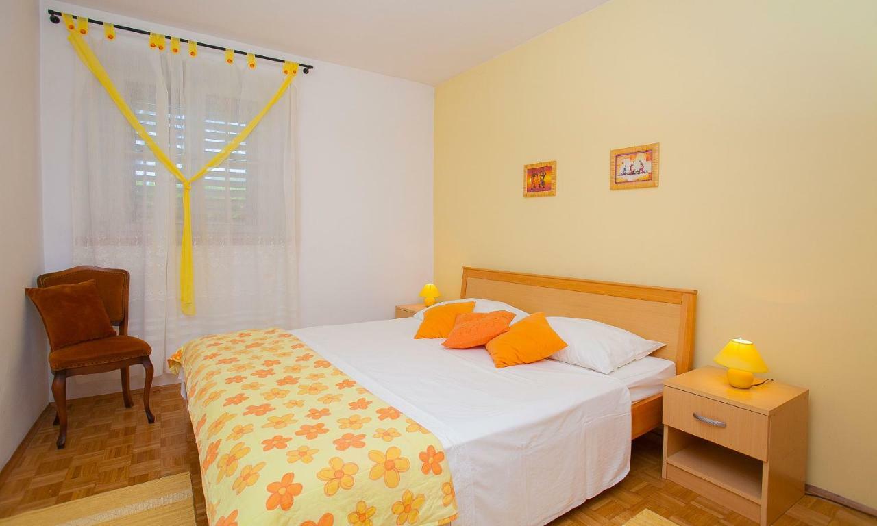 Komun Apartments Vela Luka Buitenkant foto