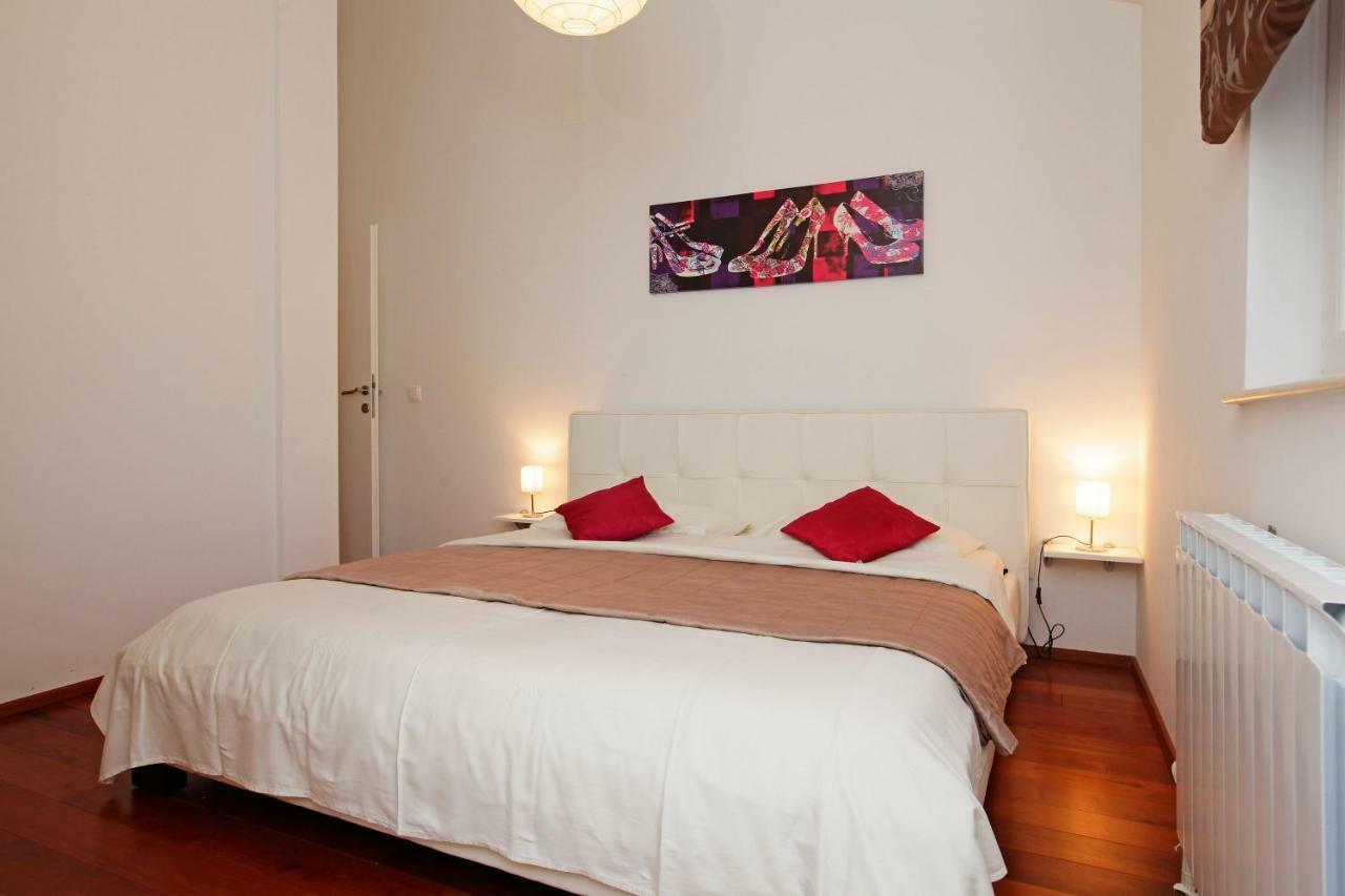 Komun Apartments Vela Luka Buitenkant foto
