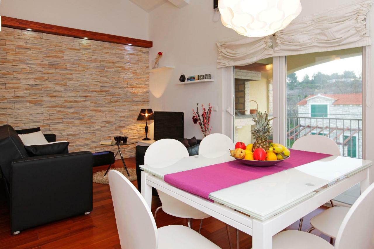 Komun Apartments Vela Luka Buitenkant foto